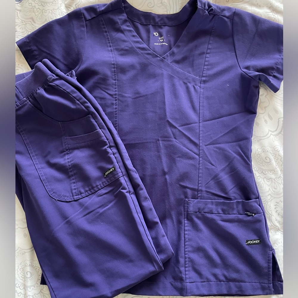 Women’s scrubs
